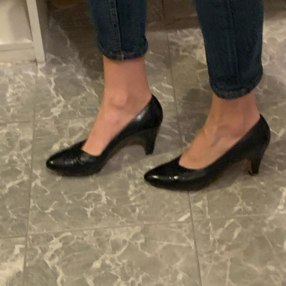 Salvatore Ferragamo Italian vintage heels 6.5